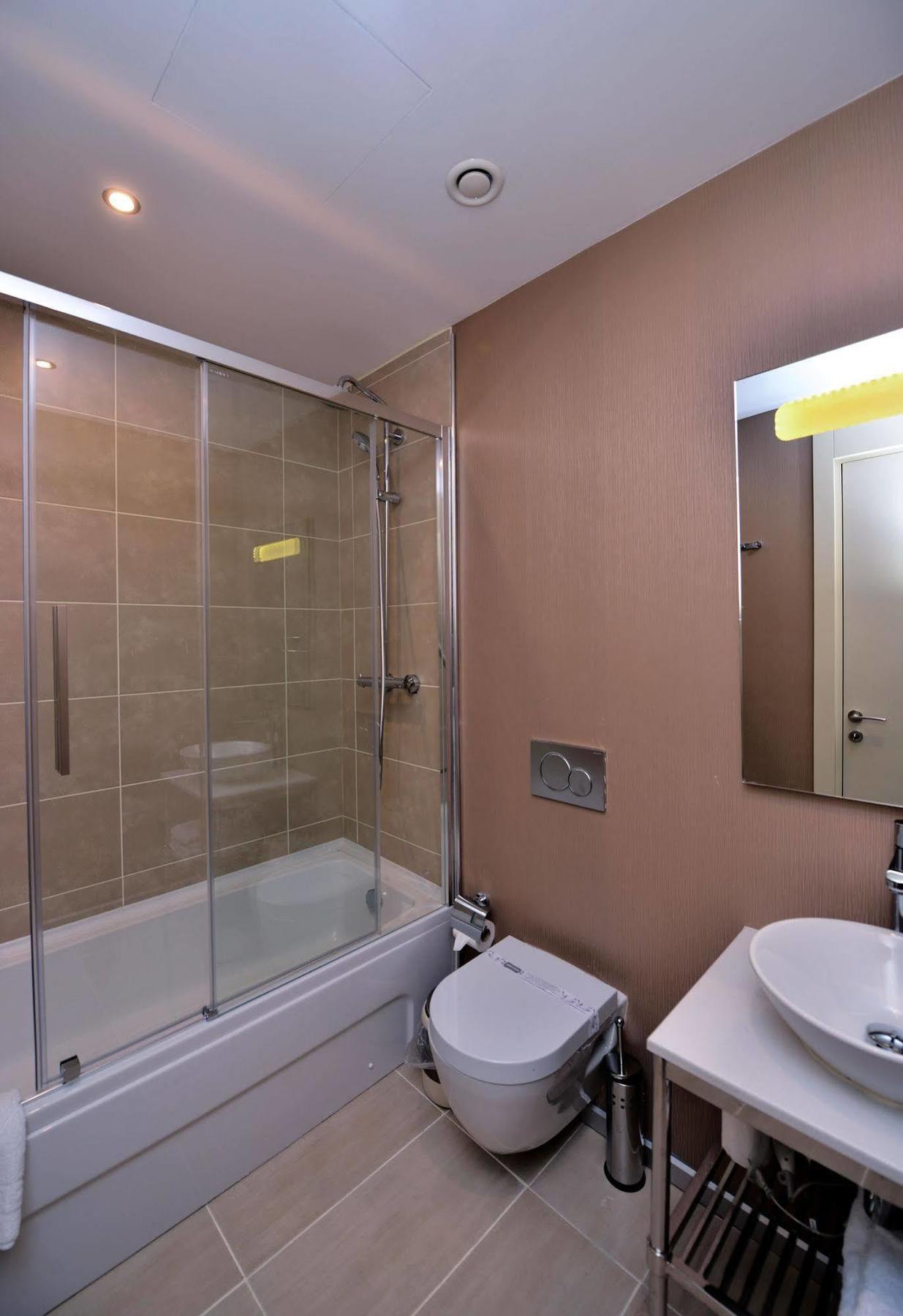 Upsuites Hotel Istanbul Bagian luar foto